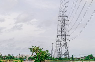 yüksek gerilim. elektrik direkleri 