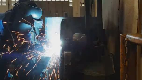 Kaynakçı Fabrika Endüstriyel Kaynak Otomotiv Parçası — Stok video