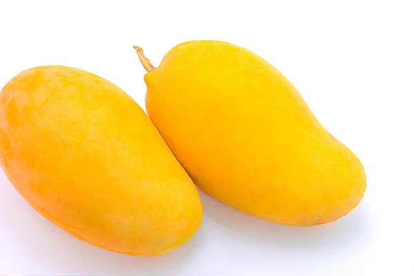 Reife Mango Isoliert Auf Weißem Hintergrund — Stockfoto