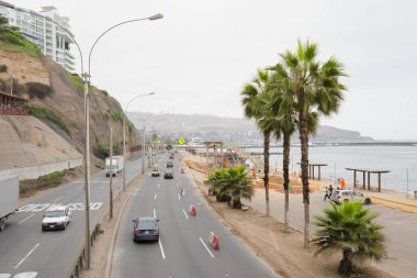Peru Temmuz 2018 devre Lima kıyılarına olduğunu Pasifik Okyanusu dünyanın en güzel caddelerinden biri olan muhteşem manzaralı büyük bir cadde.
