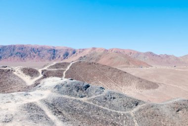 Peru Ağustos 2018 birkaç mil kuzeyinde Nazca şehir olan ünlü satırları görebilirsiniz bu ıssız tepeler