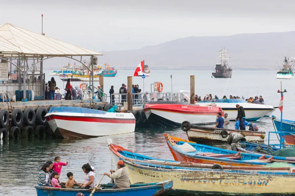 Peru Paracas Ağustos 2018 bu hangi tekne turları Paracas çevredeki adaları ziyaret için yola piers biridir