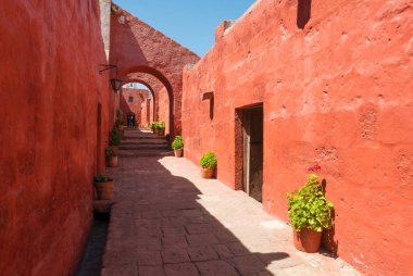 Arequipa Peru Ağustos 2018 Santa Catalina Manastırı, bir dünya mirası ilan sömürge mimarisi ve binaların muhteşem renkler hayran birçok turist ağırlıyor. Şehrin tarihi merkezinde yer alan.