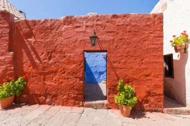 Arequipa Peru Ağustos 2018 Santa Catalina Manastırı, bir dünya mirası ilan sömürge mimarisi ve binaların muhteşem renkler hayran birçok turist ağırlıyor. Şehrin tarihi merkezinde yer alan.