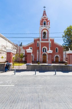 Arequipa Peru 15 Eylül 2018: Arequipa Recoleta cephe kilise ziyaret her gün için onun eski büyük kütüphane.