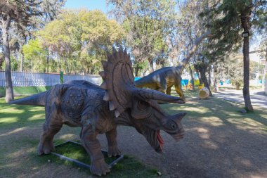 Arequipa Peru Ağustos ayında 26th Ağustos 2018 yılında Selva Alegre park Çin Gastronomi Festivali var ve bu vesileyle dinozor reprodüksiyon sergilenmektedir