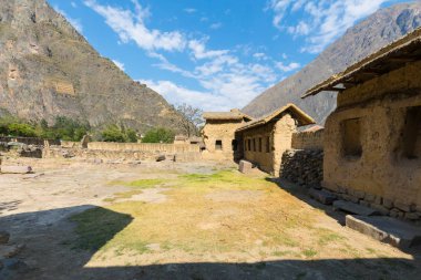 Ollataytambo Peru 11 Eylül 2018 bu önemli bir İnka yerleşim Macchu Picchu de zaman içinde korunmuş benzer bir mimariye sahip oldu ve bu her gün çok sayıda turist tarafından ziyaret edilmiştir