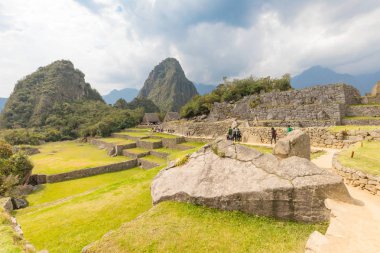 Gerçeğini kullanılmak üzere çeşitli binalar bu Inca Kalesi oyulmuş sürecinde granit kaya bu bölgeden çeşitli parçaları vardı nedeniyle görüntünün Merkezi alanında 