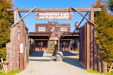 Voghera İtalya 6 Mart 2011 yılında Cowboyland Tema Parkı bu tipik uzak Batı Köyü ziyaret edebilirsiniz. Giriş Bu