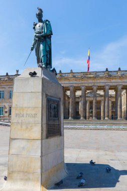 Simon Bolivar Bogota heykeli güneşli bir günde