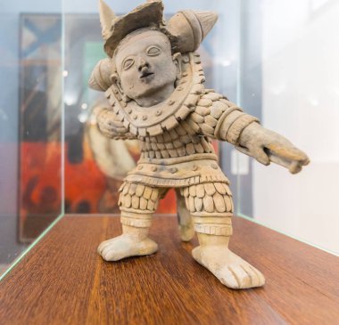 Savaşçı bir konum olarak temsil eden Bogota Ulusal Müzesi seramik