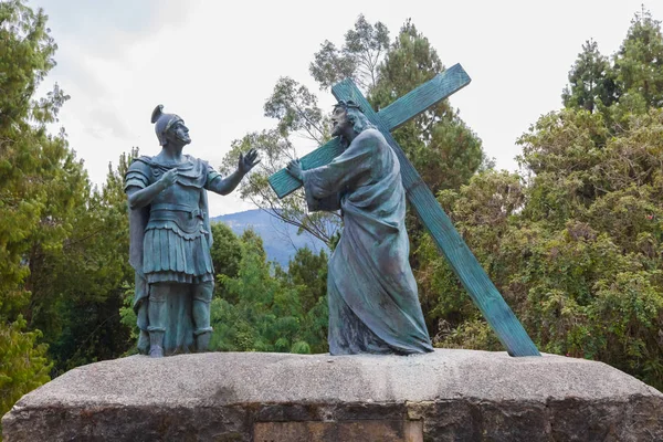 İsa temsil eden Bogota heykel haç M üzerinde yürütmek için yapılır