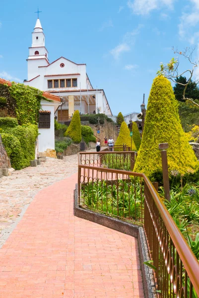 Bogota bahçelerle Monserrate tapınağına tırmanmaya — Stok fotoğraf