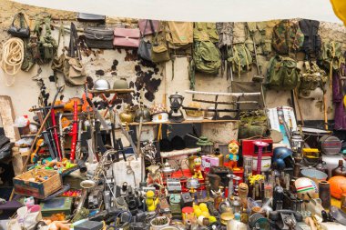 Sant Alejo bit pazarında Bogota antika nesneler 