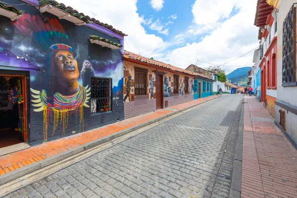 Bogotá casas coloniales típicas del distrito de Candelaria — Foto de Stock