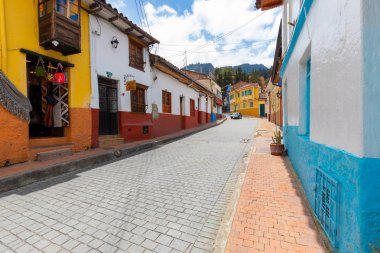 Bogota La Candelaria ilçe tipik renkli sömürge evleri