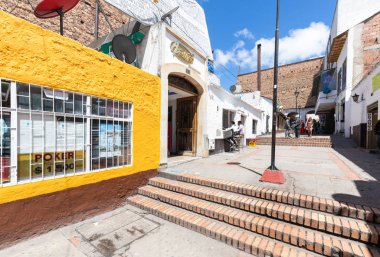 Tarihi merkezde Tunja antik sokak 