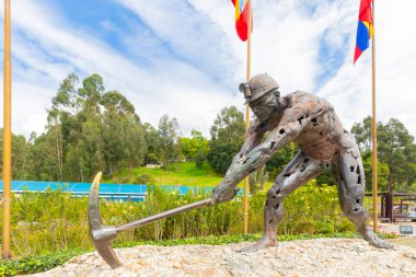 Tuz madeninin madencileriçin Kolombiya Zipaquira anıtı