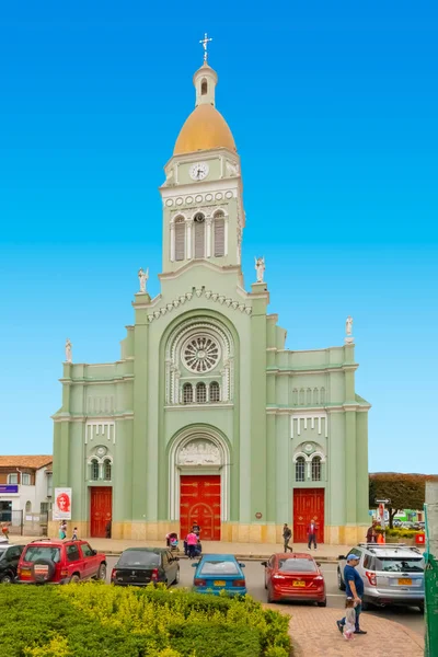 Колумбія Cajica Непорочного Зачаття церкви з синім небом — стокове фото
