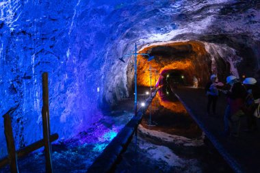 Tuz madeninde Kolombiya Nemocon turistler