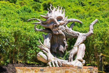 Kolombiya Bogota Jaime Duque Park ahşap heykel