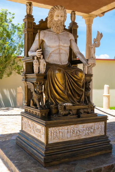 波哥大公园海梅·杜克雕像宙斯复制 — 图库照片