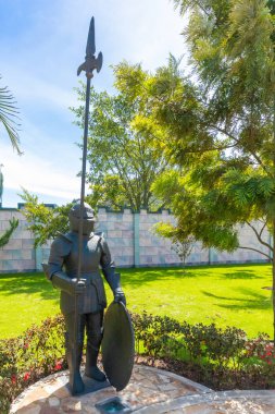 Bogota Jaime Duque park savaşçı mızrak ile zırh