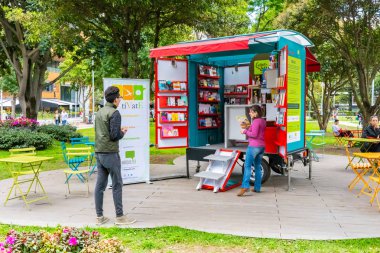 Bogota Usaquen District küçük yürüyüş kitapçını