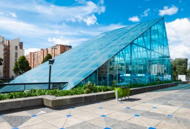 Bogota şehir Salitre üçgen cam yapısı giriş M