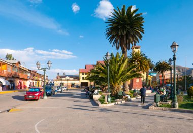 Silah meydanında Sicuani Peru bahçeleri