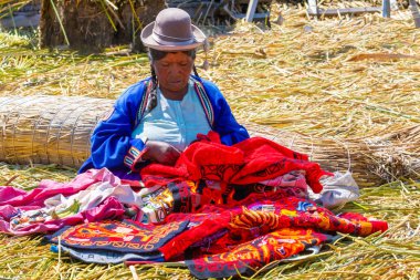 Peru Gölü Titicaca kadın Uros etnik nakış