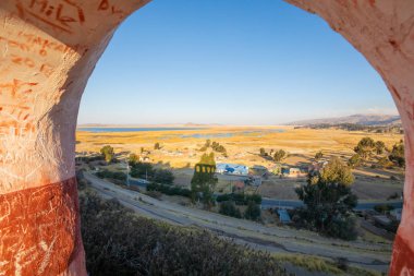 Peru Chucuito Titicaca gölü şehrin panoramik noktasından