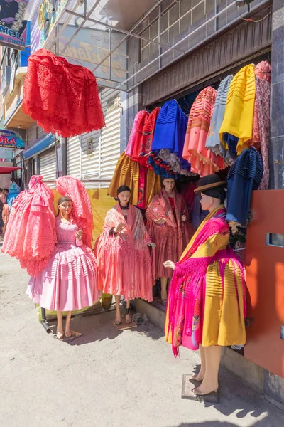 Bolivia La Paz tienda de ropa tradicional — Foto de Stock