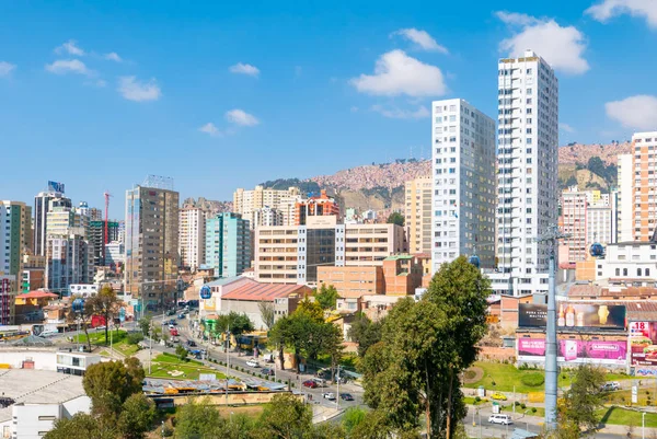 Bolivia La Paz rascacielos en el centro de la ciudad — Foto de Stock