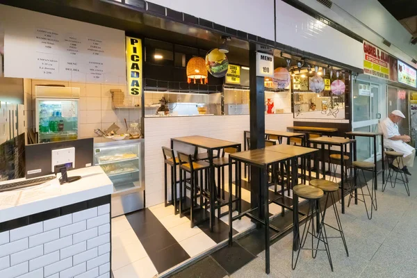 Arjantin Cordoba 31 Mayıs 'ta bu küçük restoran, tarihi merkezin kuzeyindeki belediye pazarı içinde yer almaktadır. Çekim 31 Mayıs 2020