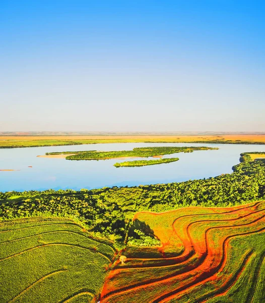 Vista Aérea Una Granja Pastos Cerca Río Campo Verde Hierba —  Fotos de Stock