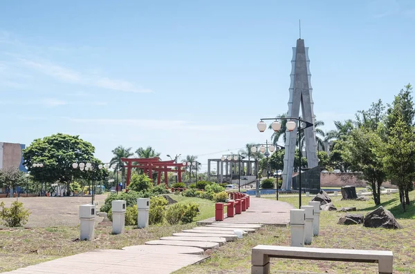 ロンドリーナ ブラジル 2018 日本のテーマ広場ダウンタウンにトミ中川に呼び出されます ブラジルの日本の移住の 100 年を記念に建てられた広場 — ストック写真