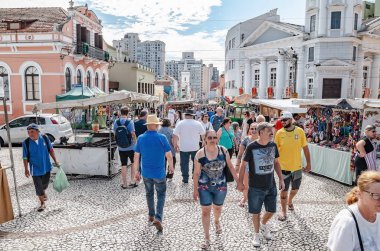 Curitiba - Pr, Brezilya - 16 Aralık 2018: Feira denilen Pazar günleri Fuarı, Largo da Ordem Curitiba tarihi şehir yaparlar. Şehrin turistik yer.