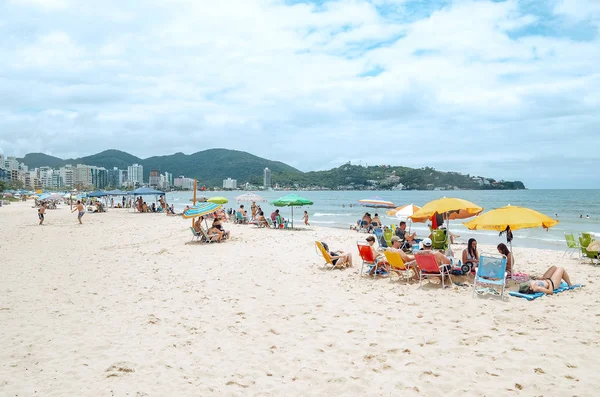 Itapema Brasil Diciembre 2018 Personas Playa Meia Praia Itapema Playa — Foto de Stock