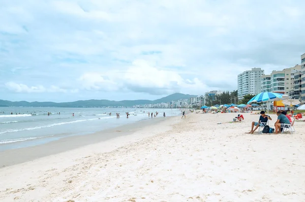 Itapema Brazília Decemberében 2018 Emberek Meia Praia Itapema Strandon Turisztikai — Stock Fotó