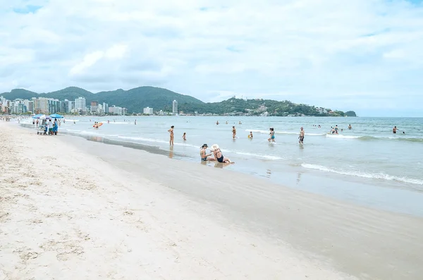 Itapema Brazília Decemberében 2018 Emberek Meia Praia Itapema Strandon Turisztikai — Stock Fotó