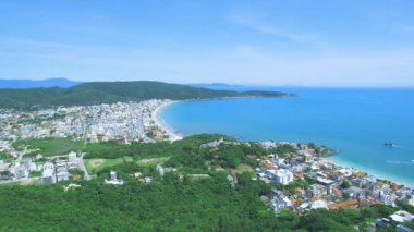 Hava panoramik şehir ve Bombinhas şehir plajlar için. Praia de Bombas ve Praia de Bombinhas.