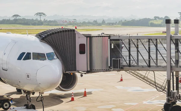 Jetway uçağa bağlı 