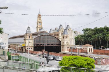 Luz tren istasyonu ve Portekizce Dil Müzesi