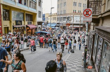 Mart 25 sokak girerken, Sao Paulo Sp Brezilya
