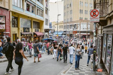 Mart 25 sokak girerken, Sao Paulo Sp Brezilya