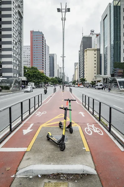 Elektrische scooter op Paulista Avenue — Stockfoto