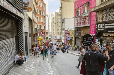 Mart 25 sokak girerken, Sao Paulo Sp Brezilya