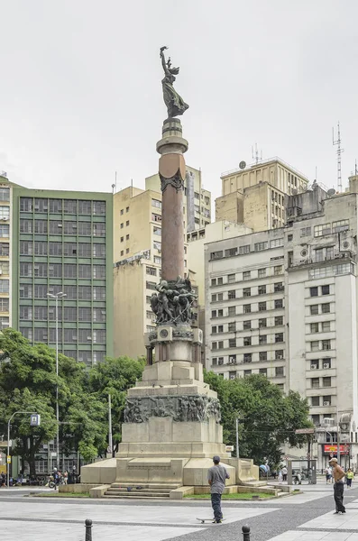 Пам'ятник безсмертну славу засновникам Сан-Паулу — стокове фото