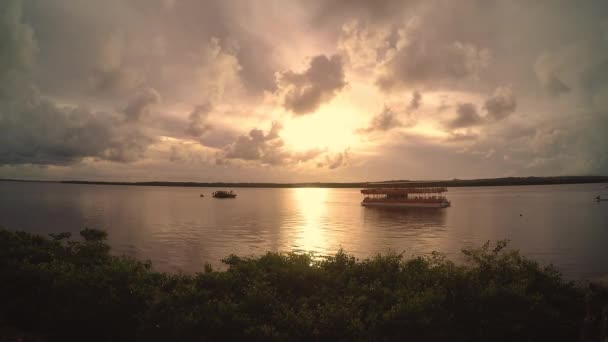 Barco Catamarã Turístico Durante Pôr Sol Rio Paraíba Praia Jacare — Vídeo de Stock